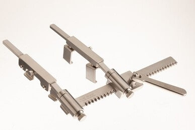 Chaux Sternal-IMA Valve Retractor