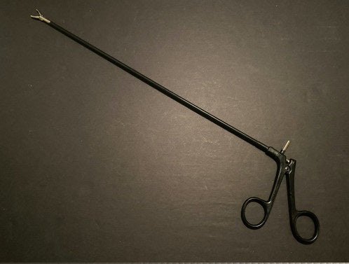 Fundus Grasp Forceps – 35 cm, Insulated, Rota-Loc