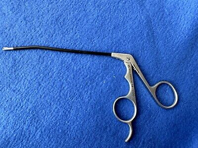 Inner-Forehead Scissors curved down.